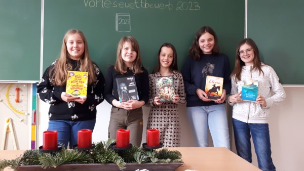 von links nach rechts: Amelie Franz, Marla Schmid, Giulia Szulyovsky, Mia Winter, Natalia Wittrock