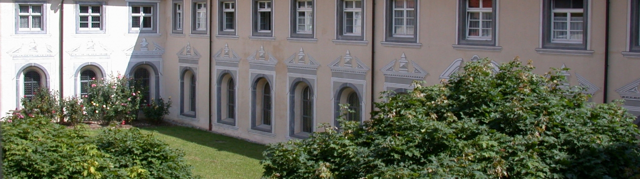 Die Letzten Drei Schwestern Verlassen Den Konvent Des Klosters Wald ...